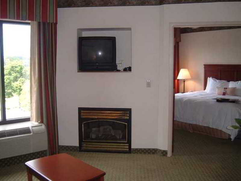 Hampton Inn & Suites Valley Forge/Oaks Phoenixville Room photo